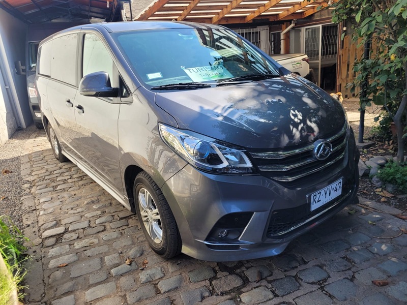 SUV & Minivans Transfers Santiago Airport