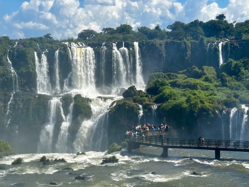 Transfers to the Waterfalls Iguazu Argentina, Brazil